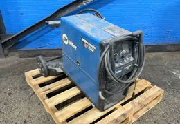 MILLER 200 A WELDER   -  MILLERMATIC 252