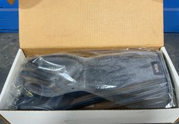 WHITE RUBBER INSULATING GLOVES
