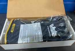 WHITE RUBBER INSULATING GLOVES