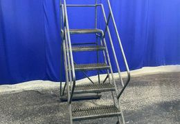 6 STEPS PORTABLE LADDER