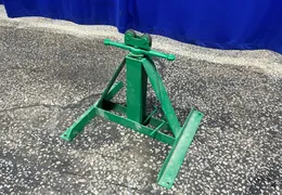 GREENLEE 2500 LBS SCREW TYPE REEL STAND  -  683