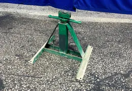 GREENLEE 2500 LBS SCREW TYPE REEL STAND  -  683