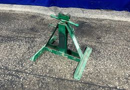GREENLEE 2500 LBS SCREW TYPE REEL STAND  -  683