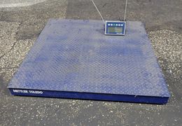 METTLER TOLEDO 5000 LBS / 48" X 48" DIGITAL FLOOR SCALE   -  PFA261