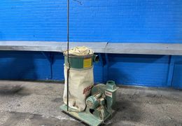 GRIZZLY INDUSTRIAL 19” X 19” X 40” DUST COLLECTOR