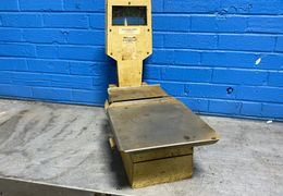 WEILER SCALE COMPANY 2.5 KG OVER UNDER SCALE  -  8801