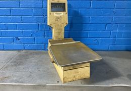 WEILER SCALE COMPANY 2.5 KG OVER UNDER SCALE  -  8801