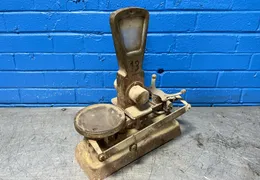 THE EXACT WEIGHT SCALE SCALE CO. 1 LB OVER UNDER SCALE  -  42