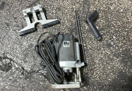BLACK & DECKER PLUNGE CUT ROUTER  -  3304