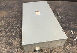 SQUARE D 400 A / 240 V GENERAL DUTY FUSIBLE SAFETY SWITCH  -  D325N