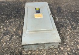 SQUARE D 200 A / 240 V GENERAL DUTY FUSIBLE SAFETY SWITCH  -  D324N