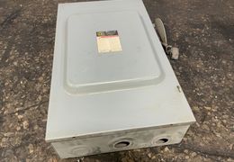 SQUARE D 200 A / 240 V GENERAL DUTY FUSIBLE SAFETY SWITCH  -  D324N