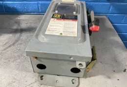 SQUARE D 30 A / 600 V HEAVY DUTY FUSIBLE SAFETY SWITCH  -  CH361AWK