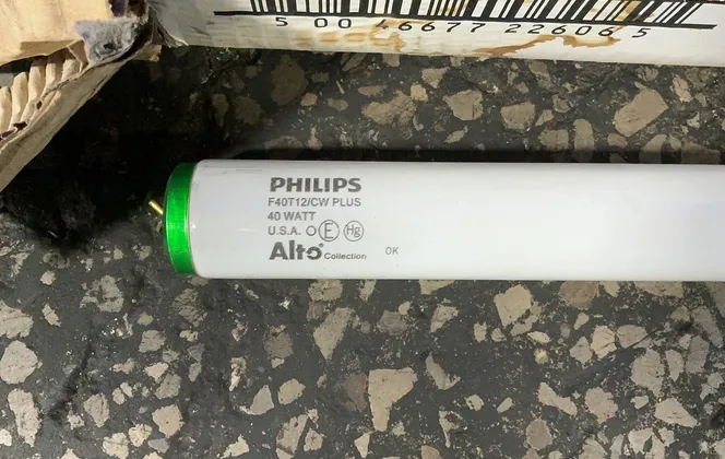 Phillips 48” Light Bulbs - F40t12/cw Plus/alto
