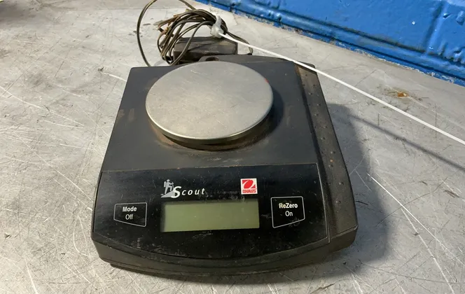 Ohaus Corp. 200 X 0.01 G Scale - Scout