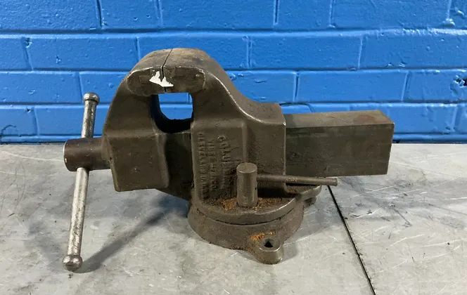 Columbian Vise Mfg. 4” X 11.5” Vise - 604