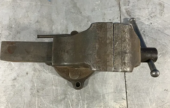 Columbian Vise Mfg. 4” X 11.5” Vise - 604