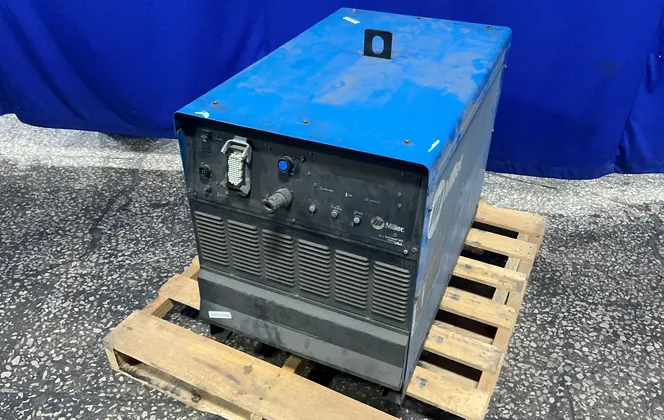 Miller 450 A Welder - Auto Deltaweld 452