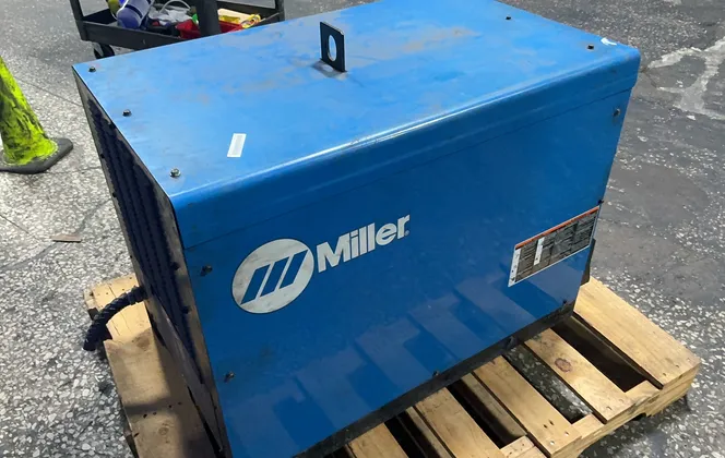Miller 450 A Welder - Auto Deltaweld 452