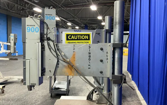 Branson 23” X 32” 2 Head Ultrasonic Welder