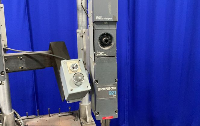 Branson 23” X 32” 2 Head Ultrasonic Welder