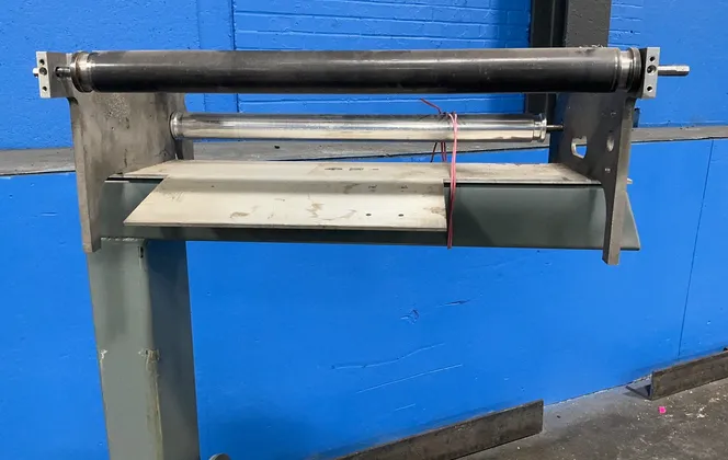 28” W Roll Mobile Roll Stand