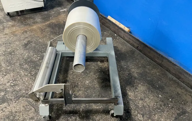 28” W Roll Mobile Roll Stand