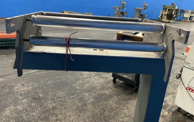 28” W Roll Mobile Roll Stand