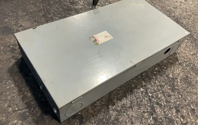 Square D 400 A / 240 V General Duty Fusible Safety Switch - D325n