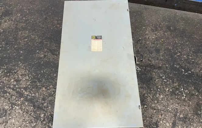Square D 400 A / 240 V General Duty Fusible Safety Switch - D325n