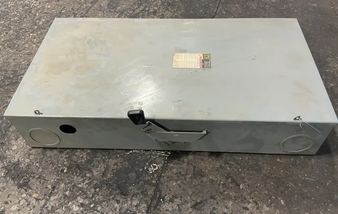 Square D 400 A / 240 V General Duty Fusible Safety Switch - D325n