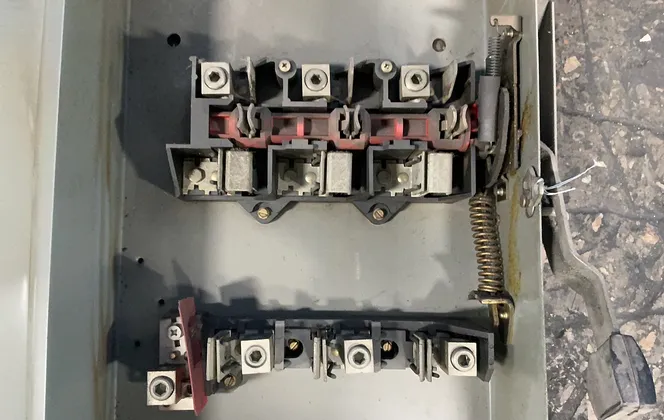 Square D 200 A / 240 V General Duty Fusible Safety Switch - D324n