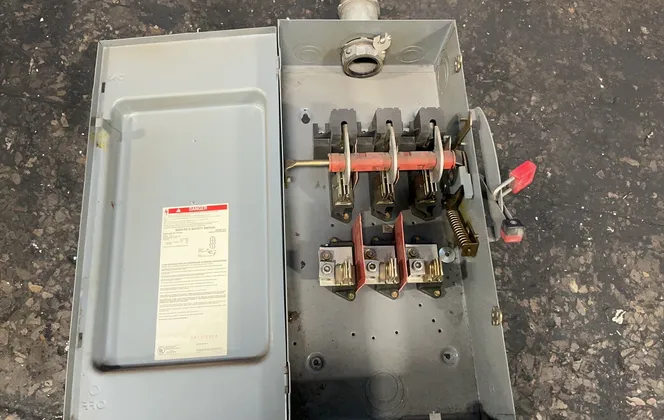 Square D 200 A / 240 V Heavy Duty Fusible Safety Switch - H324n