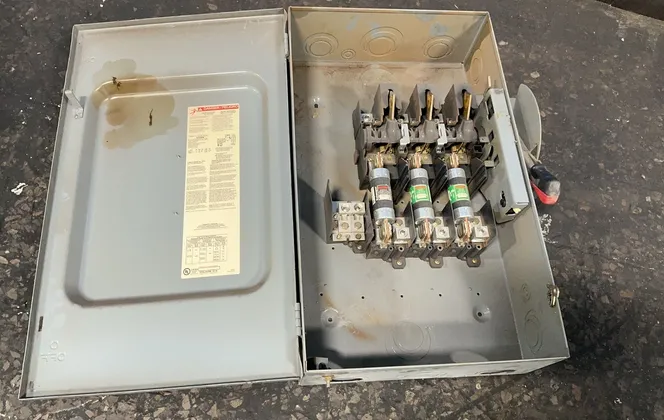 Square D 200 A / 250 V Heavy Duty Fusible Safety Switch - H324n