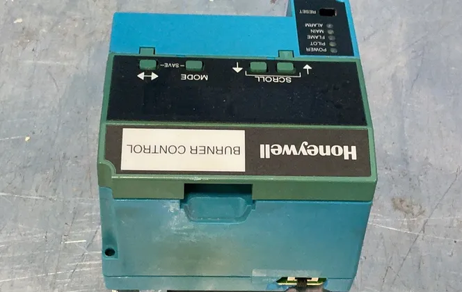 Honeywell Burner Control Unit - Rm7838 C 1004