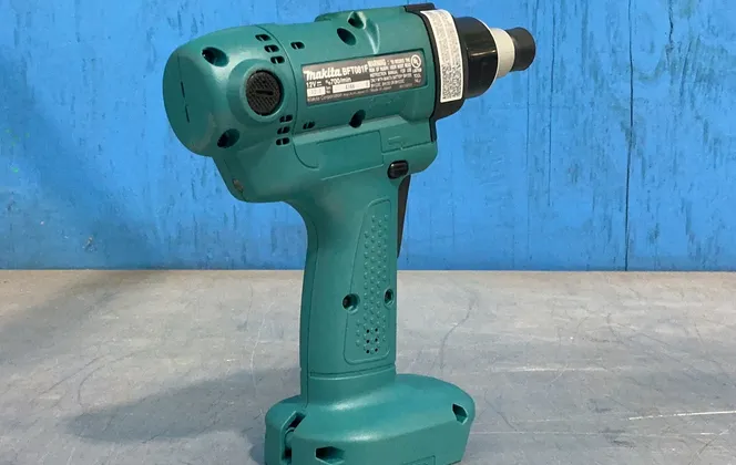 Makita 700rpm Cordless Screwdriver - Bft081f