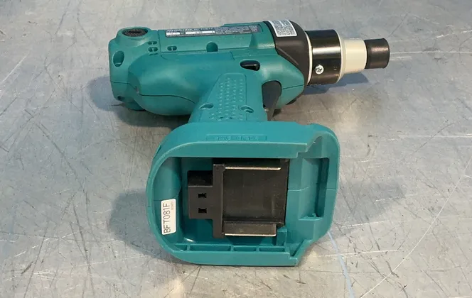 Makita 700rpm Cordless Screwdriver - Bft081f
