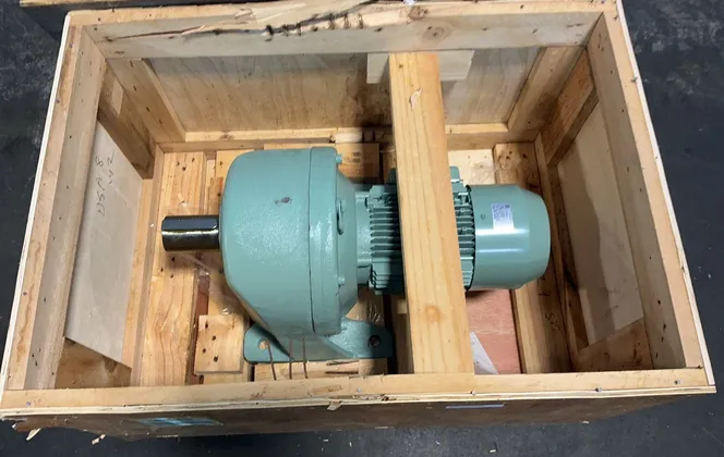 Tsubaki 1:120 Ratio Gear Motor - Gmta220-63l120b