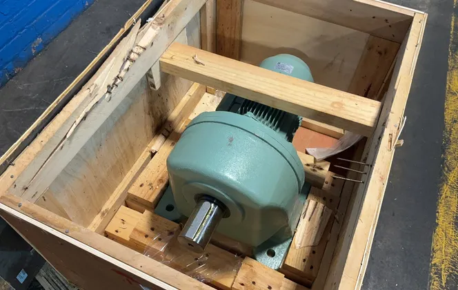 Tsubaki 1:120 Ratio Gear Motor - Gmta220-63l120b