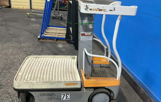 Crown 300 Lbs Wave Work Assist Vehicle Lift - Wav50-118