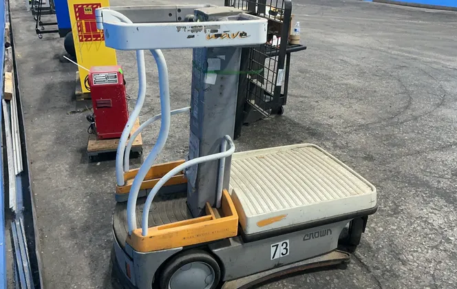 Crown 300 Lbs Wave Work Assist Vehicle Lift - Wav50-118