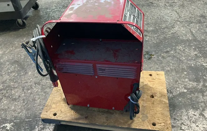 Lincoln Electric 225 A Arc Welder - Ac-225