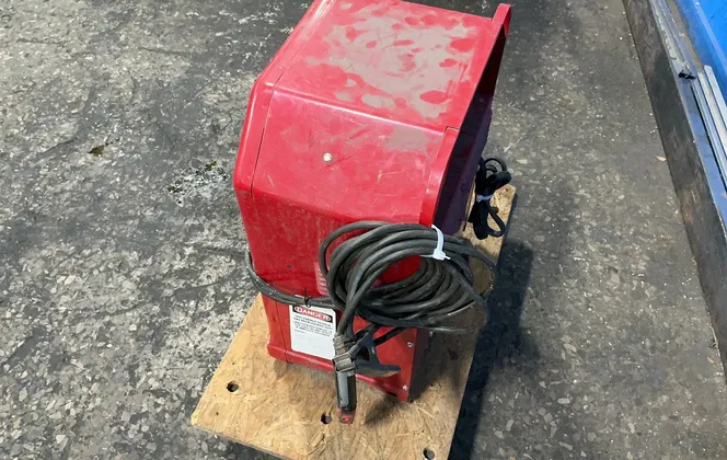 Lincoln Electric 225 A Arc Welder - Ac-225