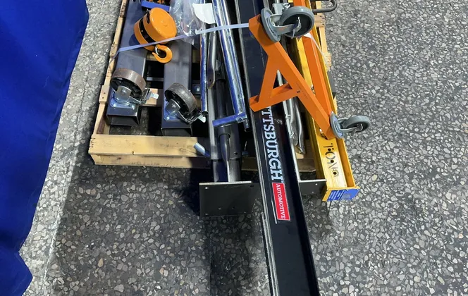 Pittsburgh Automotive 1.25 Tons Gantry Crane