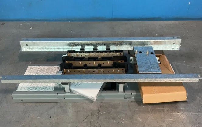 Square D Electrical Panelboard - Nqfp15