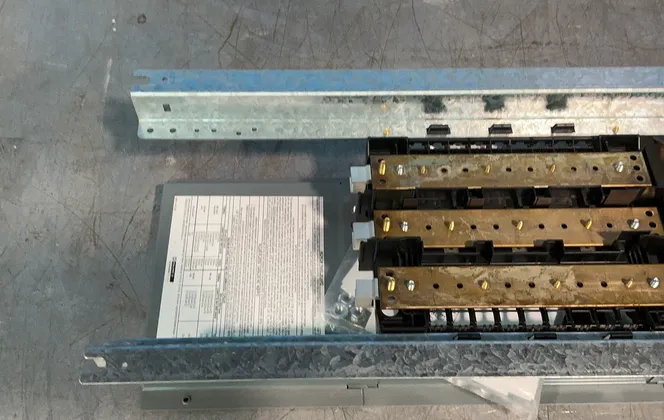 Square D Electrical Panelboard - Nqfp15