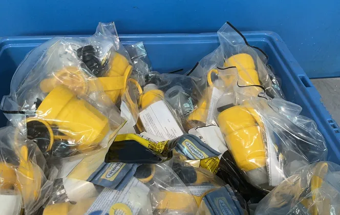 Hubbell Watertight Twist-lock Connectors - Hbl27w82
